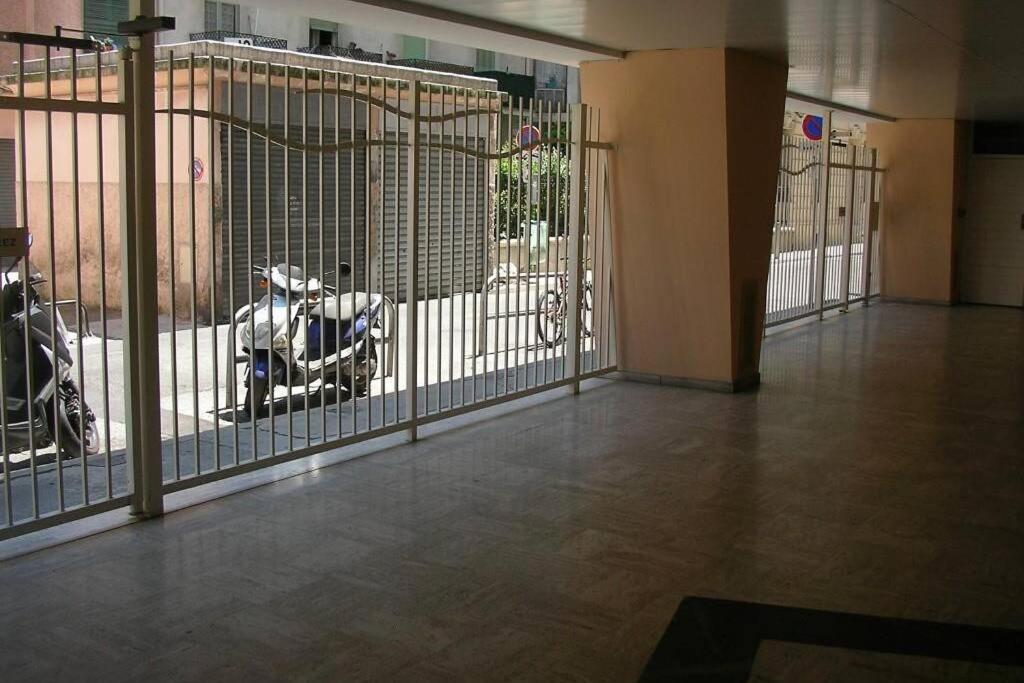 Nice Center - Bright Studio Balcony Wifi & Aircon Διαμέρισμα Εξωτερικό φωτογραφία
