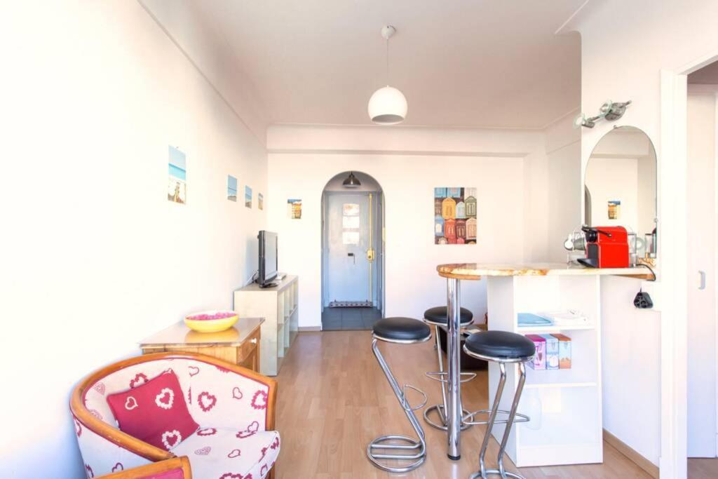 Nice Center - Bright Studio Balcony Wifi & Aircon Διαμέρισμα Εξωτερικό φωτογραφία